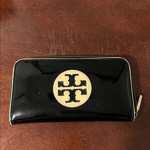 Tory Burch Black and Cream Zip-Around Wallet